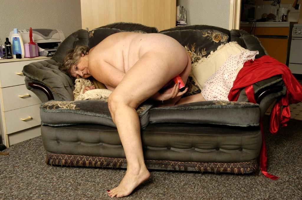 16P Old fat granny masturbates her wrinkly aged holes with sex toys