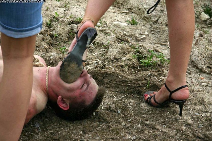 16P Wild countryside trample and pee outdoor picture gallery won't leave you cold