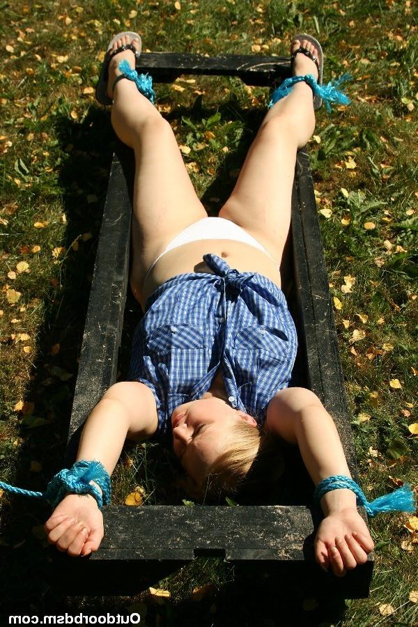 20P Bondage and bdsm outdoors on the lawn