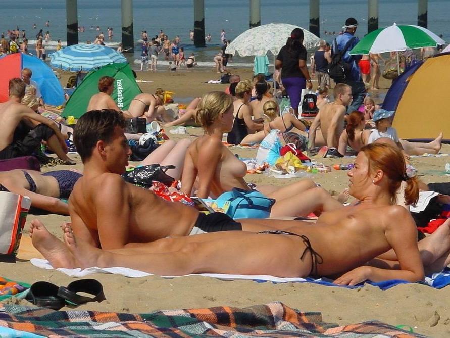15P Sexy milf bares all at a nudist beach in the sun