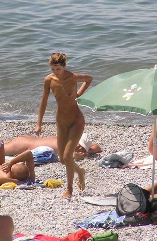 15P When this nudist babe is bare, all eyes are on her