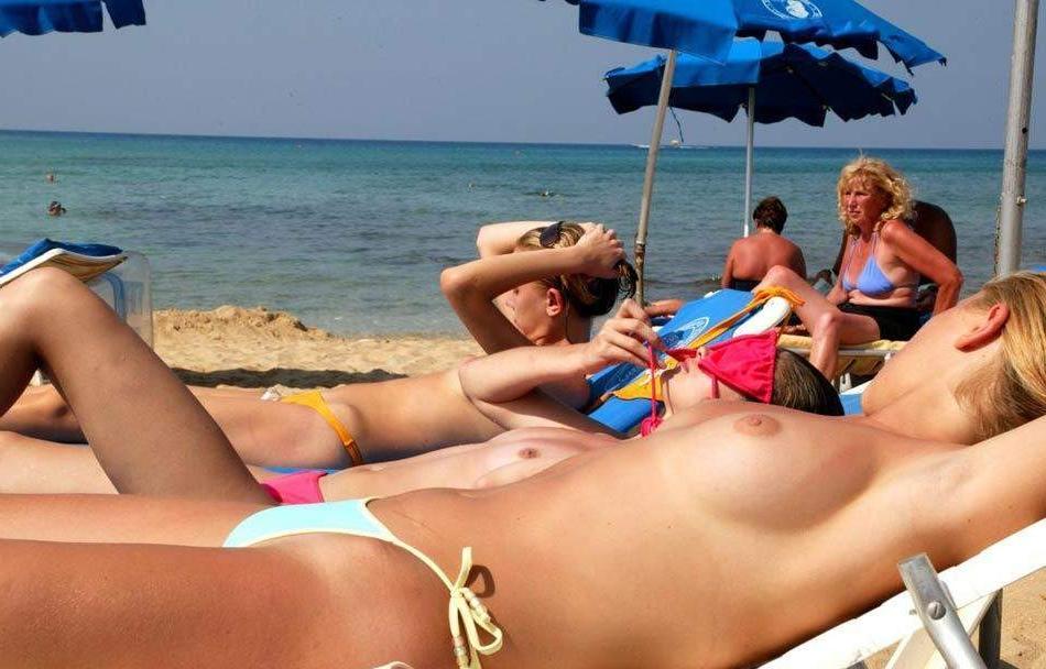 15P When this nudist babe is bare, all eyes are on her