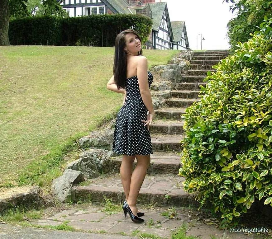 15P Stiletto stocking girl posing outdoors