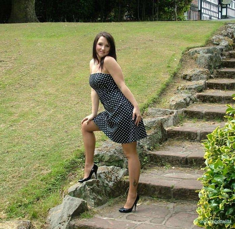 15P Stiletto stocking girl posing outdoors