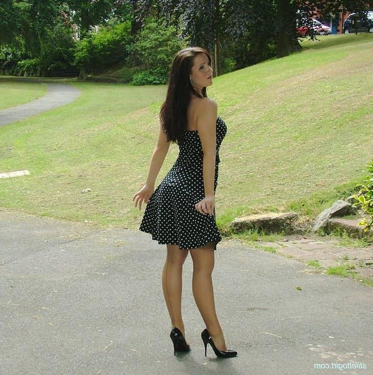 15P Stiletto stocking girl posing outdoors