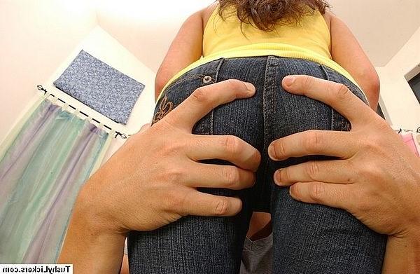 20P Absolute adorable amateur sexy babe got her very hot body licked