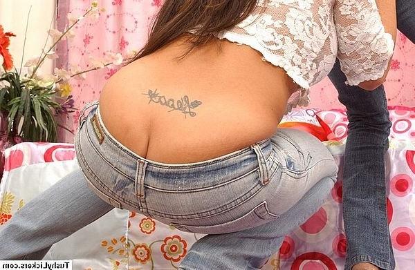 20P Absolute adorable amateur sexy babes getting their asshole licke