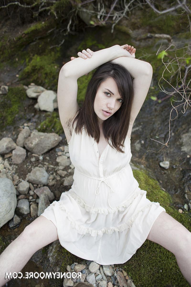 15P A Hairy and Pregnant Paris Lincoln poses outdoors
