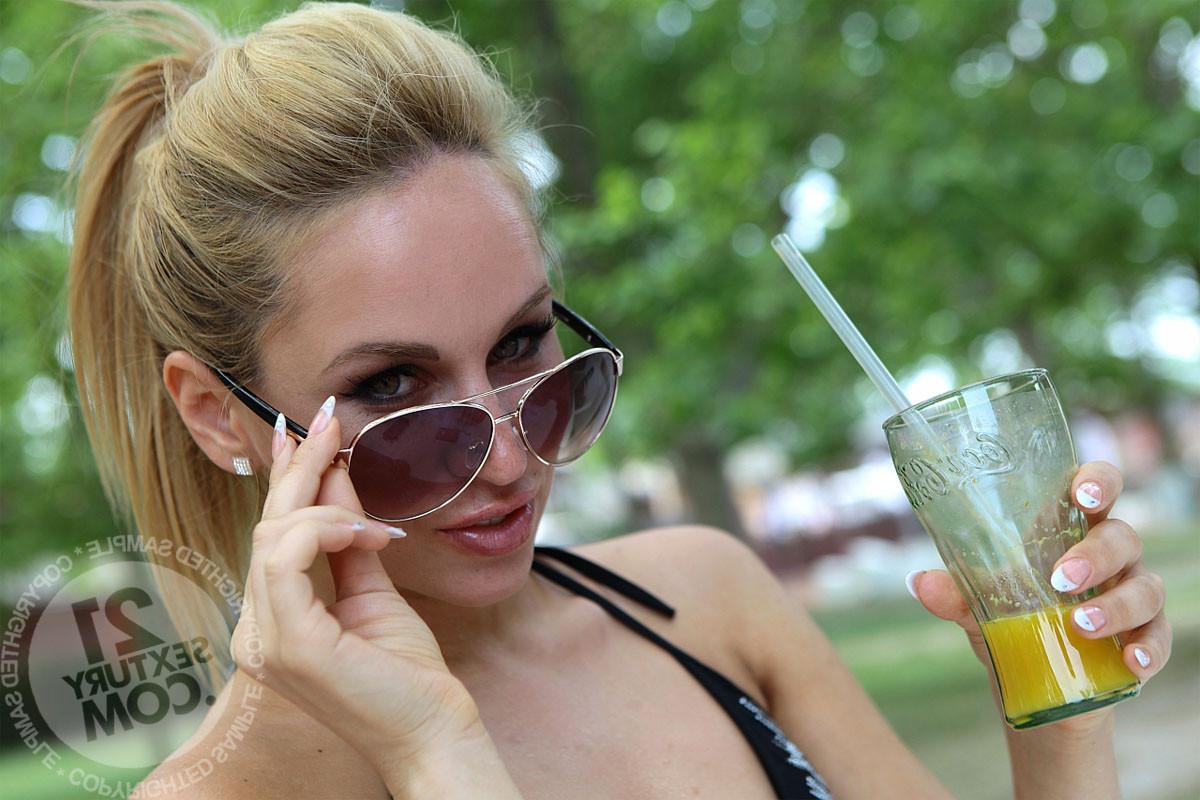 24P Ever wondered how a real porn star spends her days Feel free to come on in, then