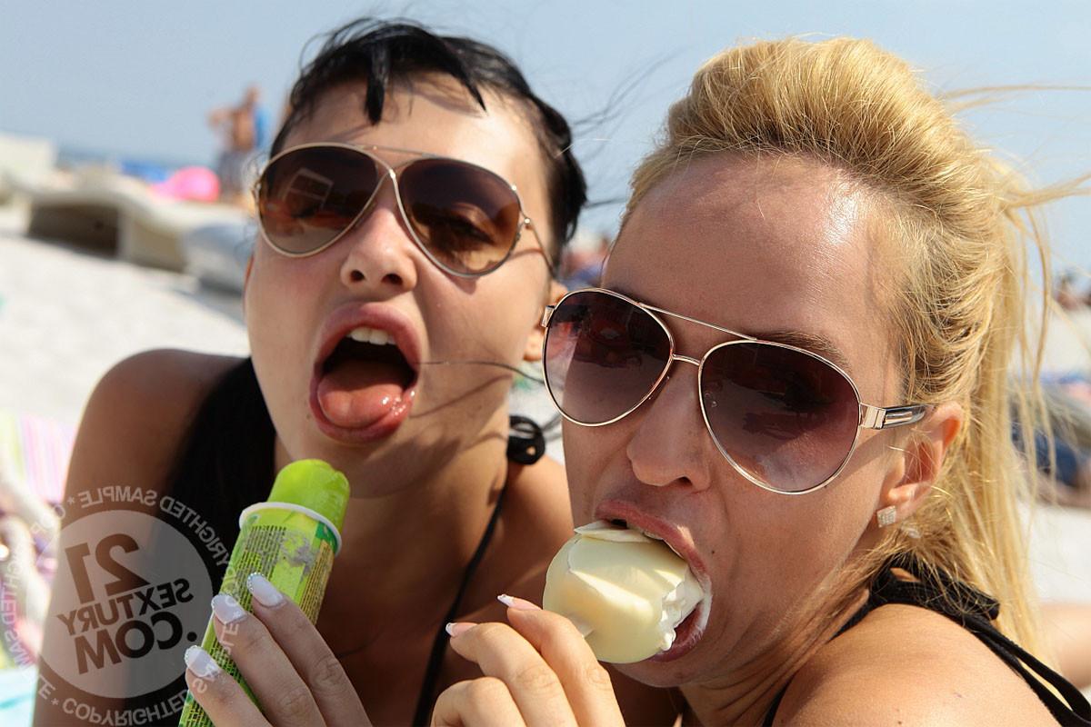 24P Ever wondered how a real porn star spends her days Feel free to come on in, then