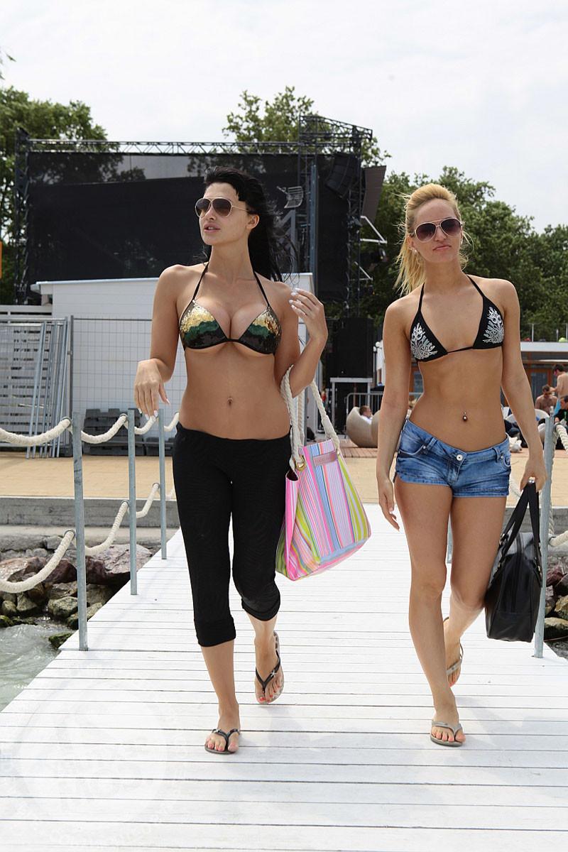 24P Ever wondered how a real porn star spends her days Feel free to come on in, then