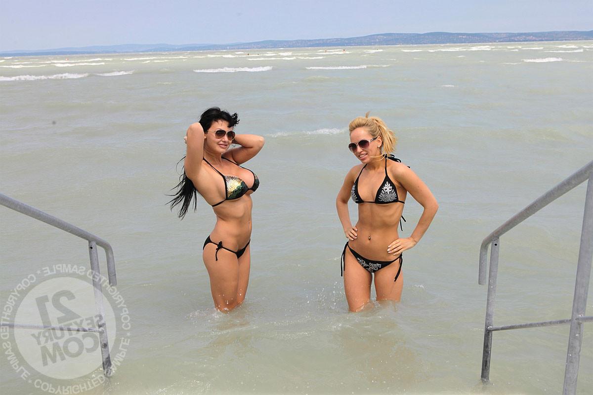 24P Ever wondered how a real porn star spends her days Feel free to come on in, then