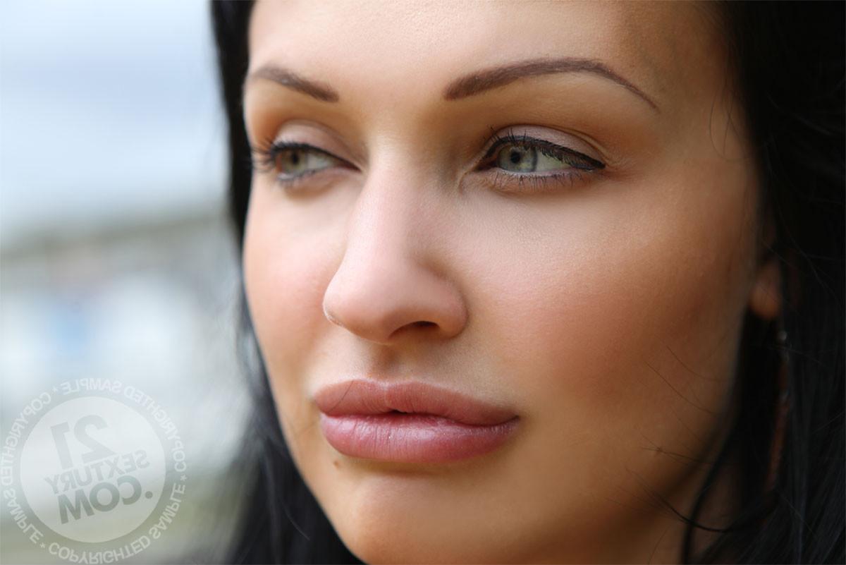 20P Ever wondered how a real porn star spends her days Feel free to come on in, then