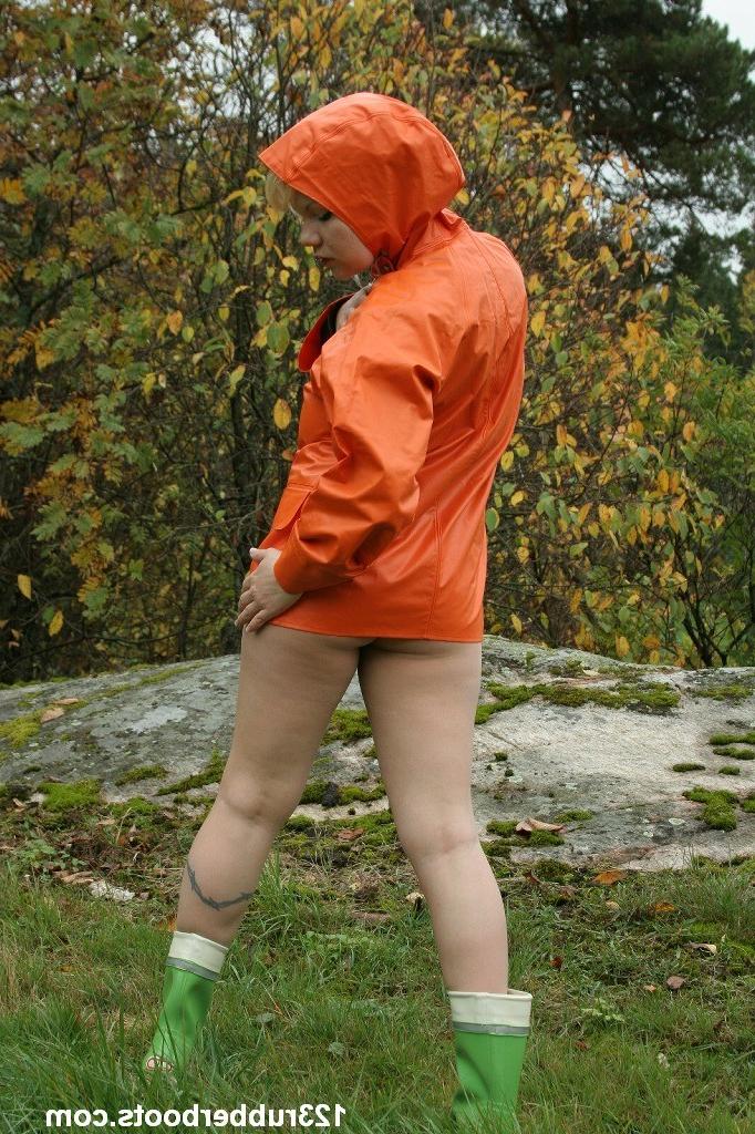 20P Sexy girl with big breasts outdoors in colorful rainwear