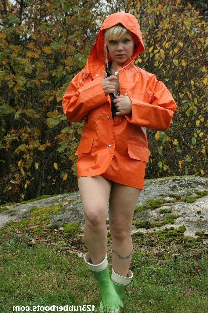 20P Sexy girl with big breasts outdoors in colorful rainwear
