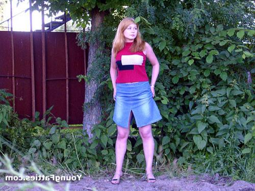 15P Chubby teen peeing outdoor