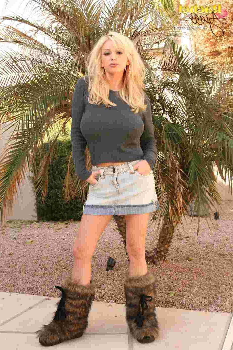 16P Hot blonde flashing her big tits and pussy outdoors