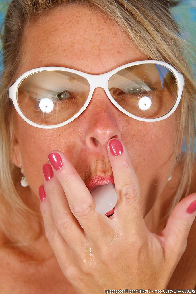 16P hot blonde middle aged MILF in bikini sticks an ice cube in puss