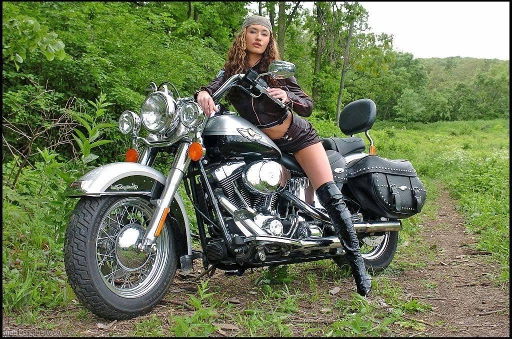 16P Biker babe sucking cock outdoors