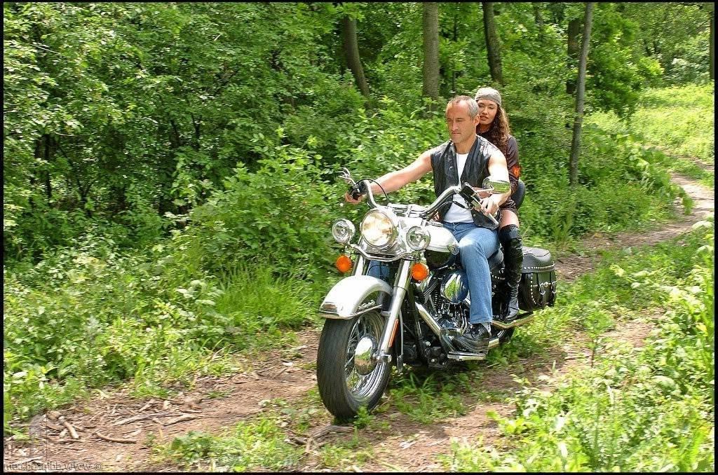 16P Biker babe sucking cock outdoors