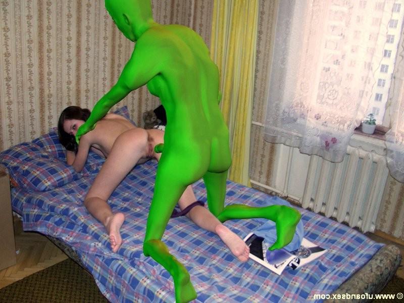 15P Pretty brunette fucked by a big green alien