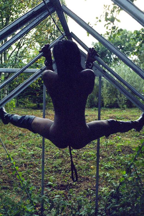 16P Ebony Cookie in outdoor public nudity and kinky strip in an english park