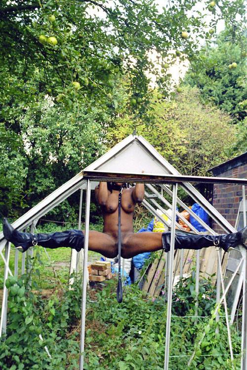 16P Ebony Cookie in outdoor public nudity and kinky strip in an english park