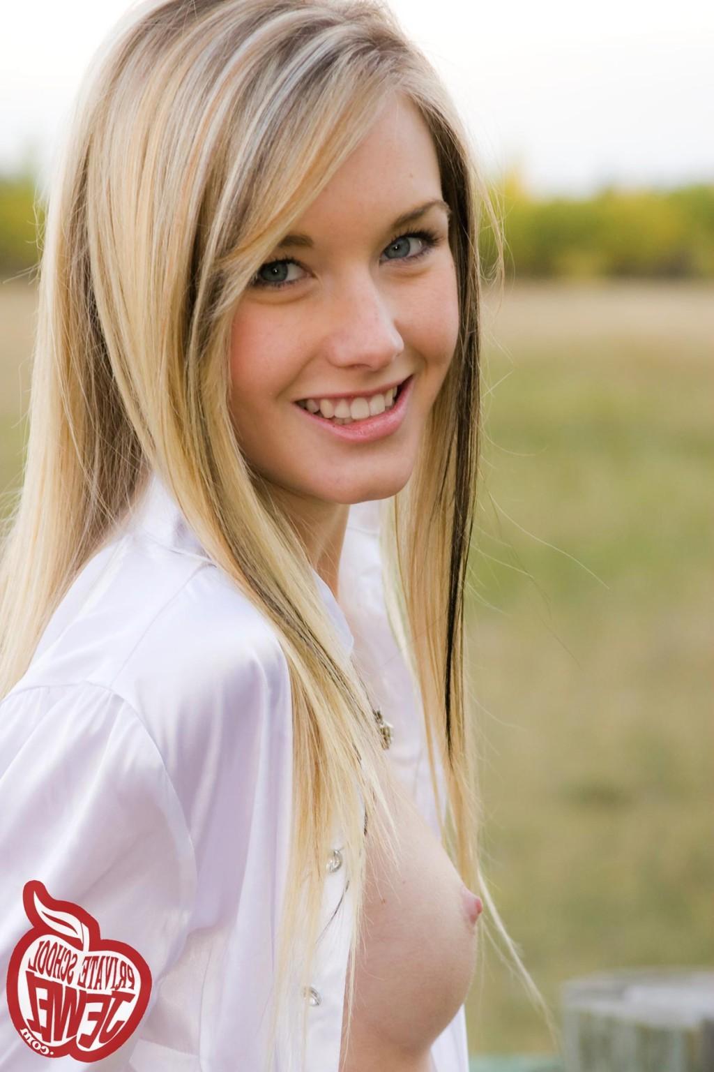 16P Cute blonde teen girl outdoors