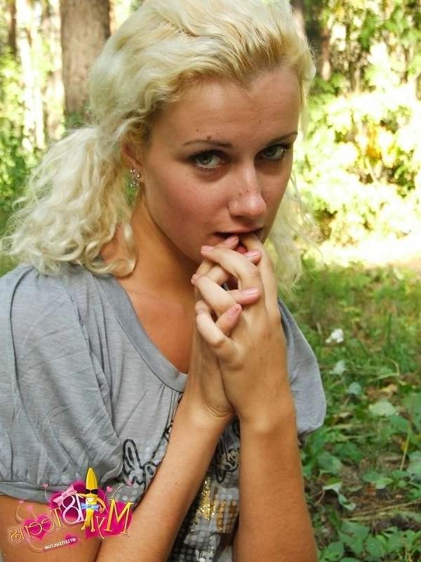15P Teen blonde teasing and masturbating outdoors