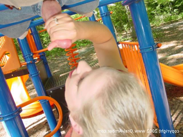 16P Outdoor amateur blowjob and cumshot