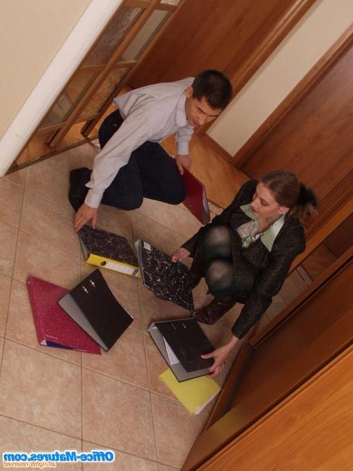 16P Aged office slut tricks a young guy and gets it on with him
