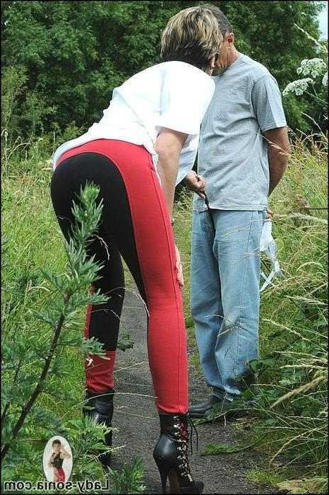 15P Lady Sonia Flashing Tits Outdoors