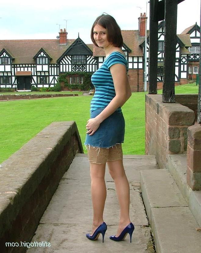 15P Stiletto girl in stockings outdoors