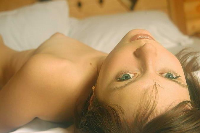 20P adorable brunette spreading milky white thighs