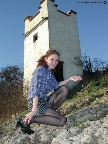 16P amateur teen posing in pantyhose outdoor