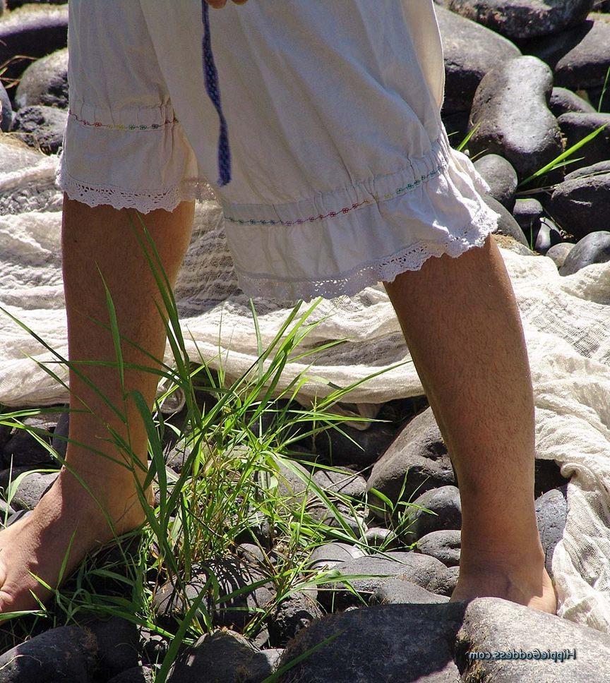 16P Hairy hippie chick shows her natural body outdoors