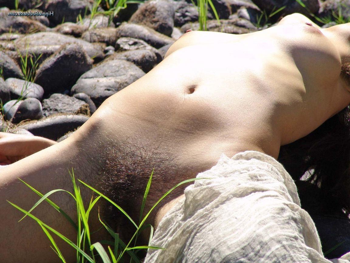 16P Hairy hippie chick shows her natural body outdoors