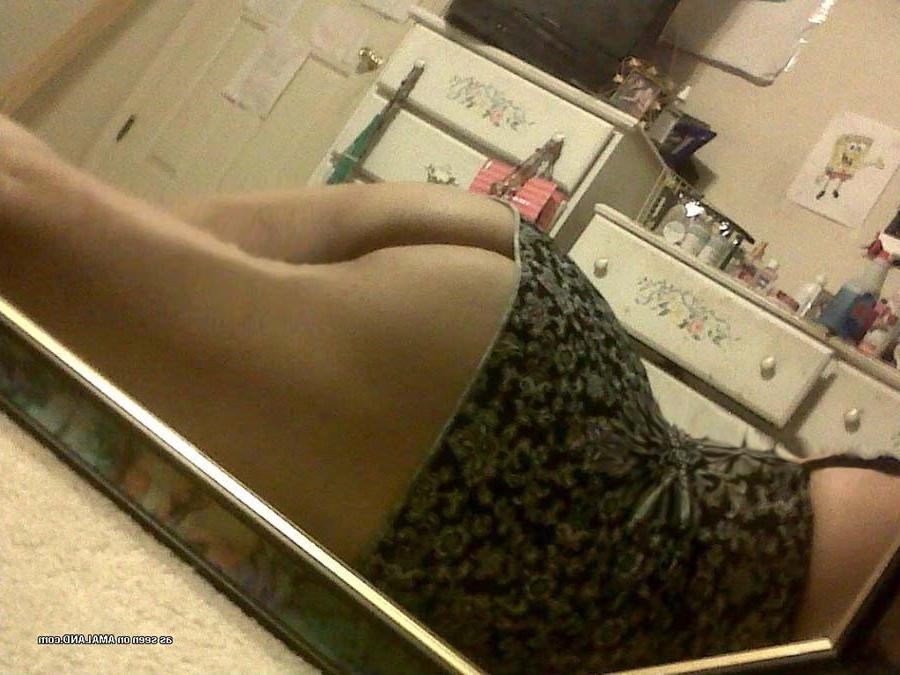12P Adorable amateur busty chicks posing solo