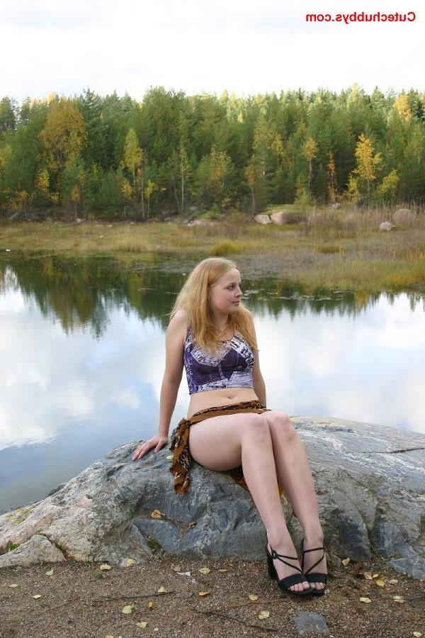 20P Cute chubby girl posing outdoors
