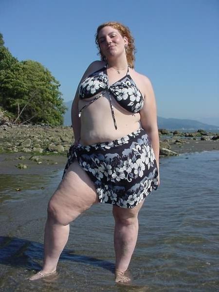 20P Huge amateur BBW outdoor