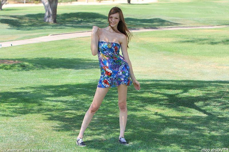 15P Exhibitionist teen flashing it all outdoor at park