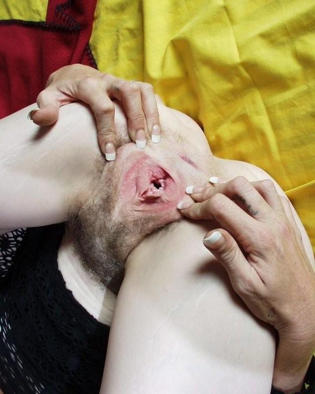 16P Nasty hairy mature fills her wrinkly aged holes with huge dildos