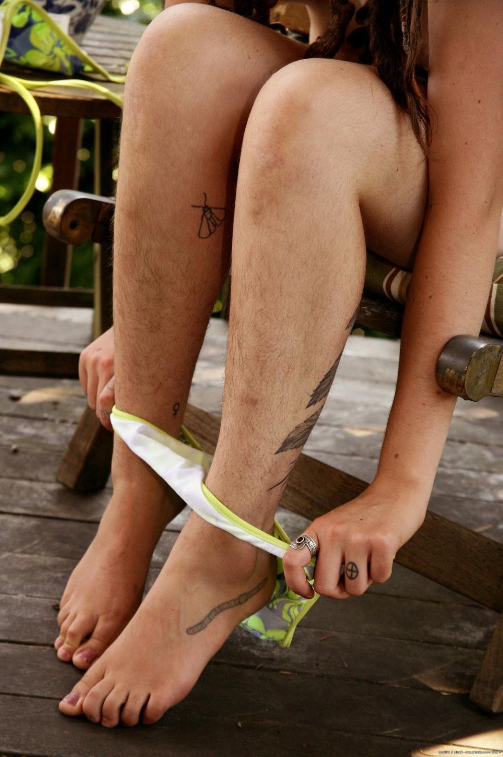 15P Real hairy amateur natural spreading outdoors