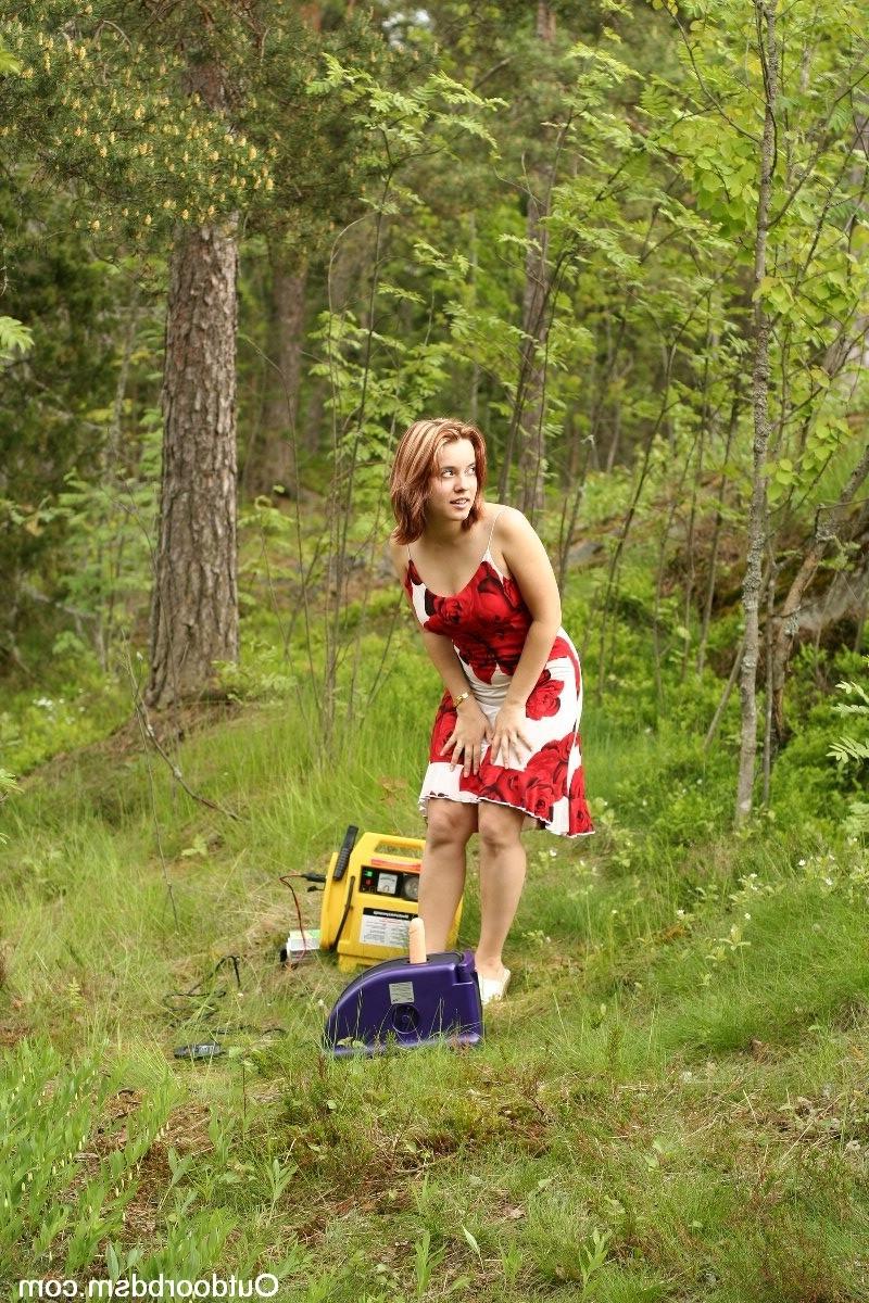20P Sexy girl enjoying a fuck machine outdoors.