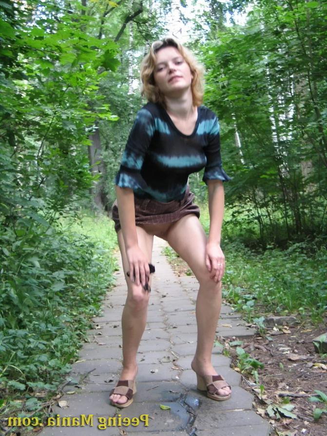 15P Blonde gal not only pees outdoors but also shows off her nude boobs