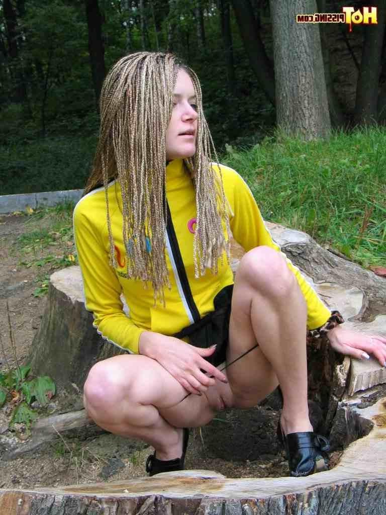 15P Slut pissing outdoors