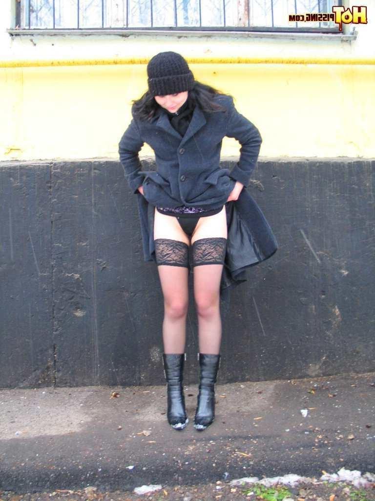 16P Girl pissing outdoors in the cold