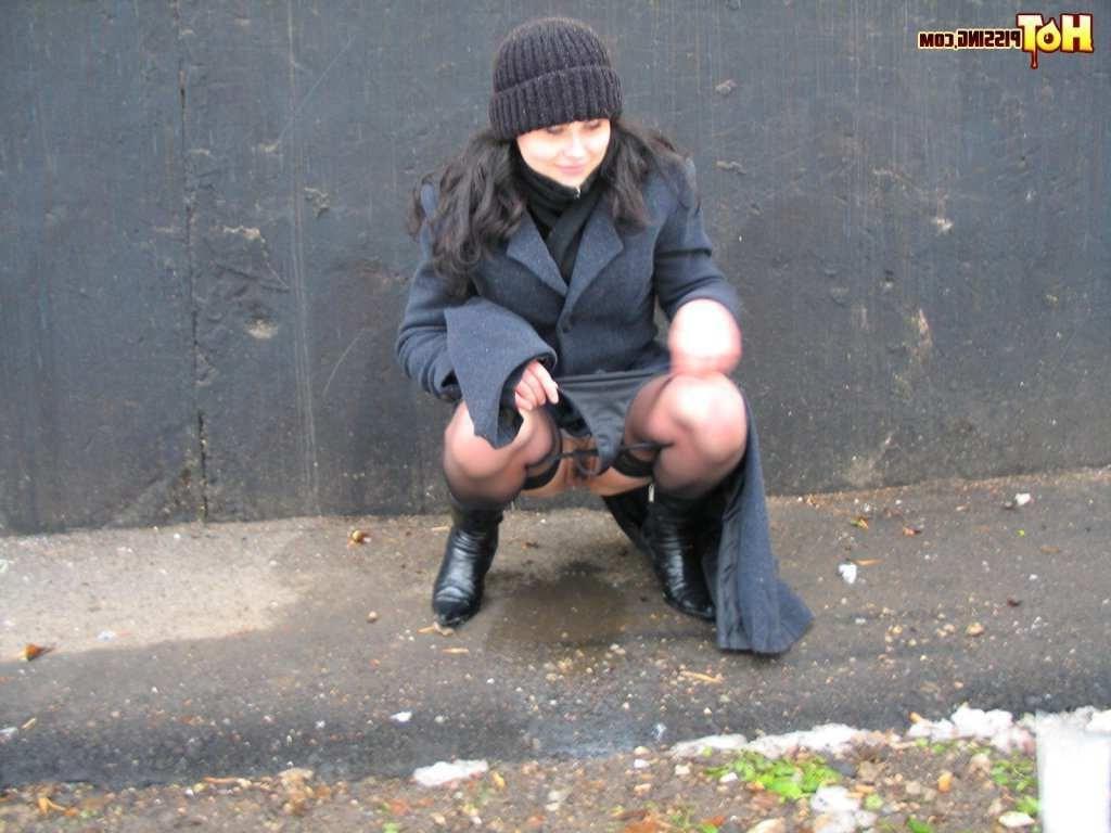 16P Girl pissing outdoors in the cold