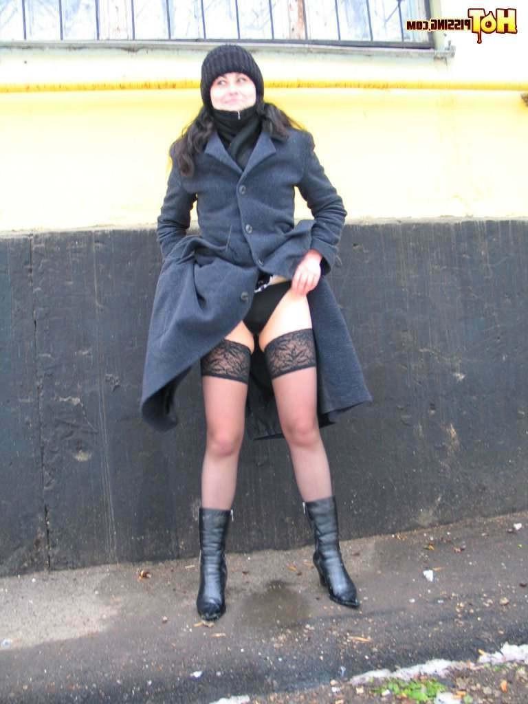 16P Girl pissing outdoors in the cold