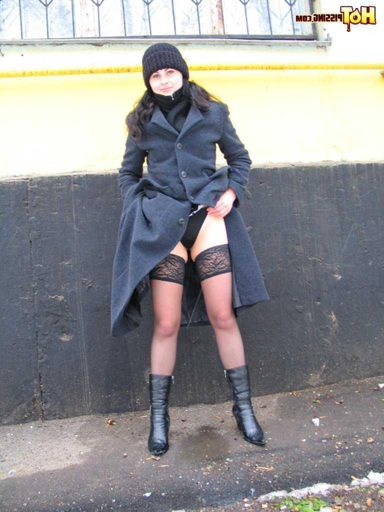 16P Girl pissing outdoors in the cold